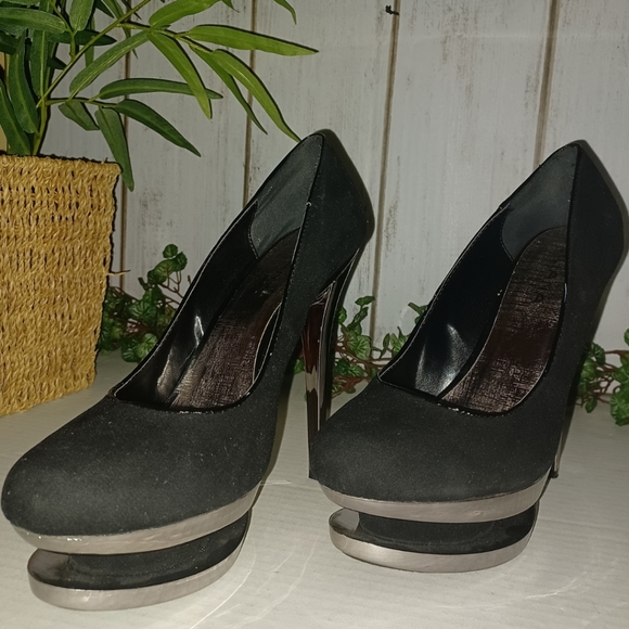 Liliana Black/Silver Closed Toe Platform Heels - Picture 4 of 14